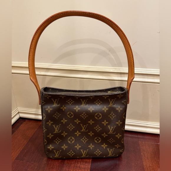 Louis Vuitton - Picture 4 of 8